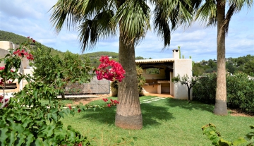 Ibiza rental villa rv collexion 2022 finca san jose verg family barbecue.jpg